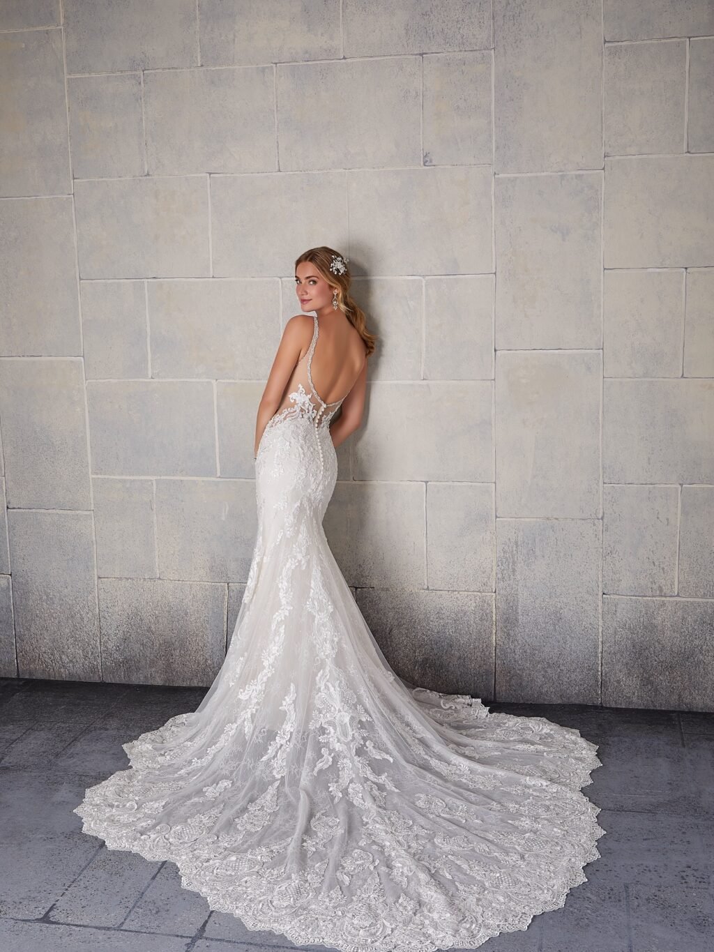 Instagram post from silhouette_dresses. This post is in position 1.