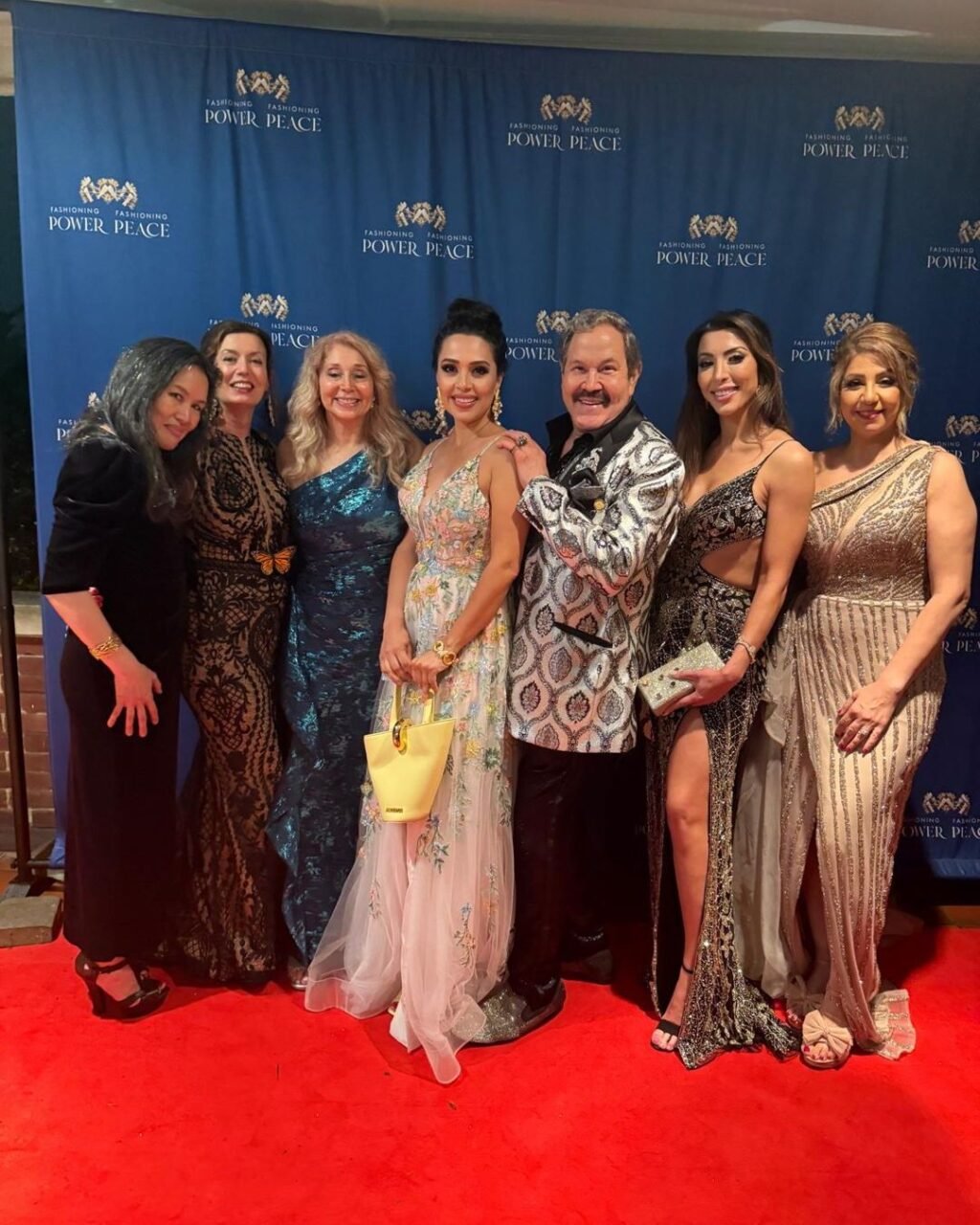 Instagram post from silhouette_dresses. This post is in position 1.
