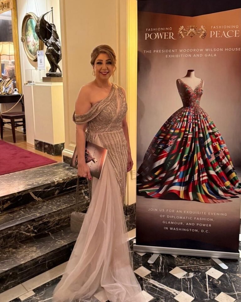 Instagram post from silhouette_dresses. This post is in position 6.